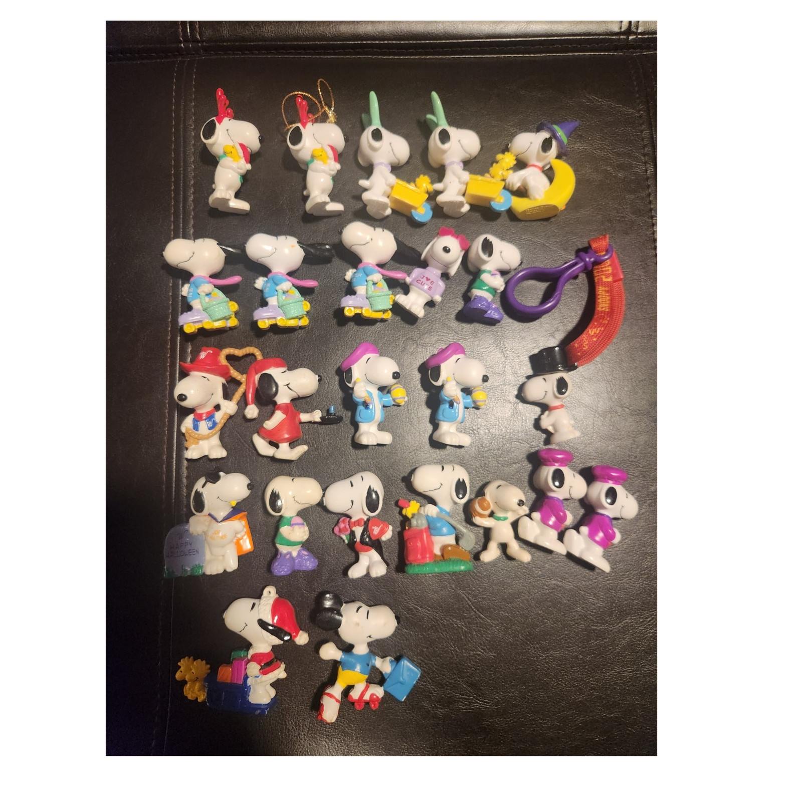 Lot of 24 vintage snoopy pvc figures