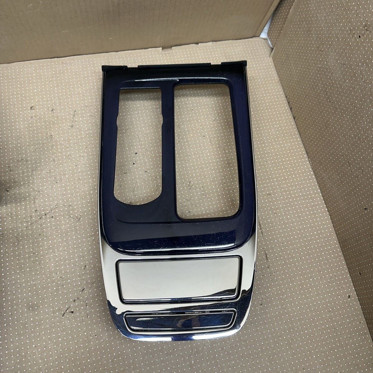 10 11 14 Jaguar XJL X351 Front Center Console Gearshift Surround