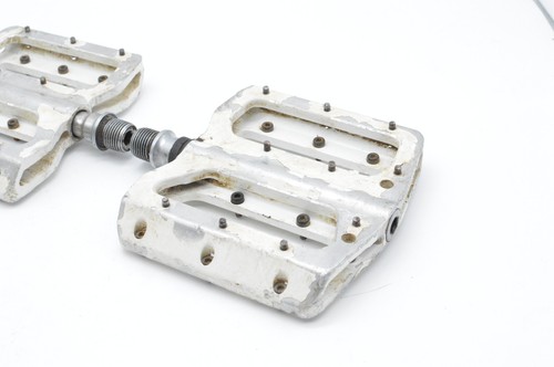 White Aluminium Flat Platform Mountain Bike Pedals MTB DH Enduro BMX - Picture 4 of 7
