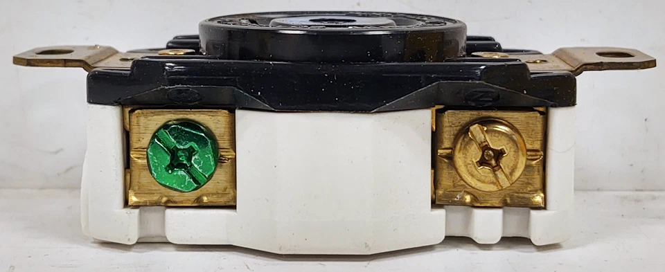 Hubbell HBL2420 3 Pole 4 Wire 20 A 3 Phase 250 VAC Twist-Lock Receptacle - Image 4 of 4