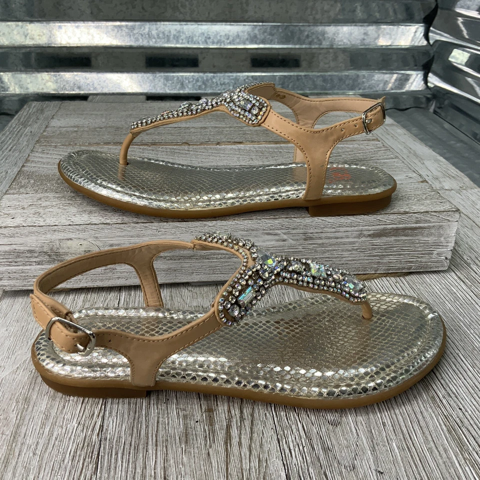 GB Niñas Sandalia Plateada Desnudo T Correa Eslinga Trasera Estrás Acento Talla 3 Foto 3 de 4