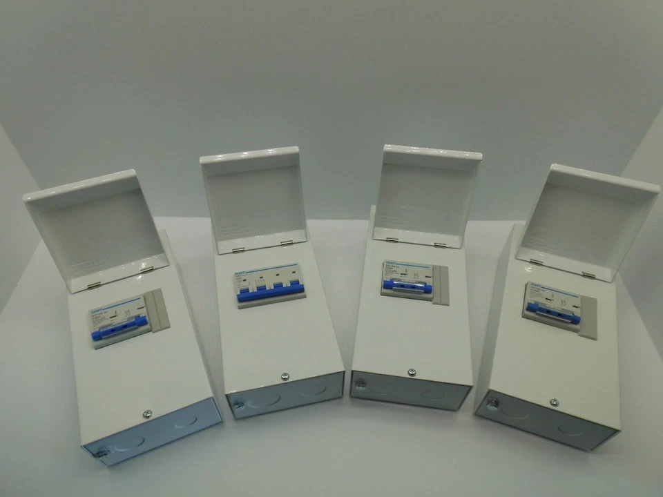 CHINT / ESR CHINT 32, 63, 80, 100 AMP 2, 4 POLE METALCLAD FUSE SWITCH SINGLE THREE PHASE