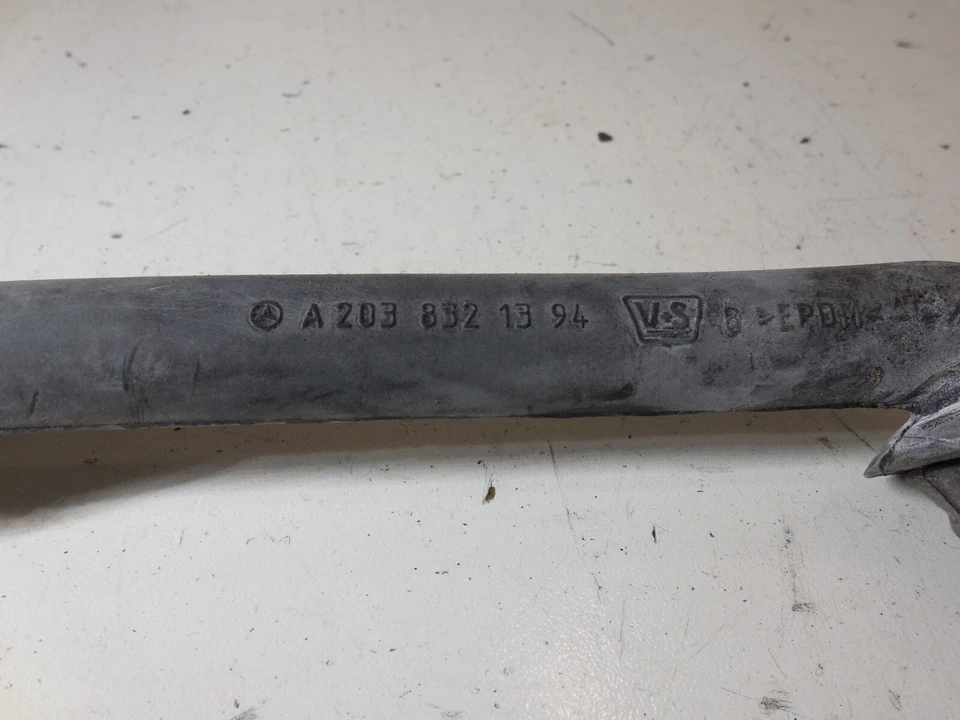 Par de mangueras de drenaje de agua condensadas Mercedes-Benz W203 C230 C320 2001-2007 clase C Foto 3 de 4