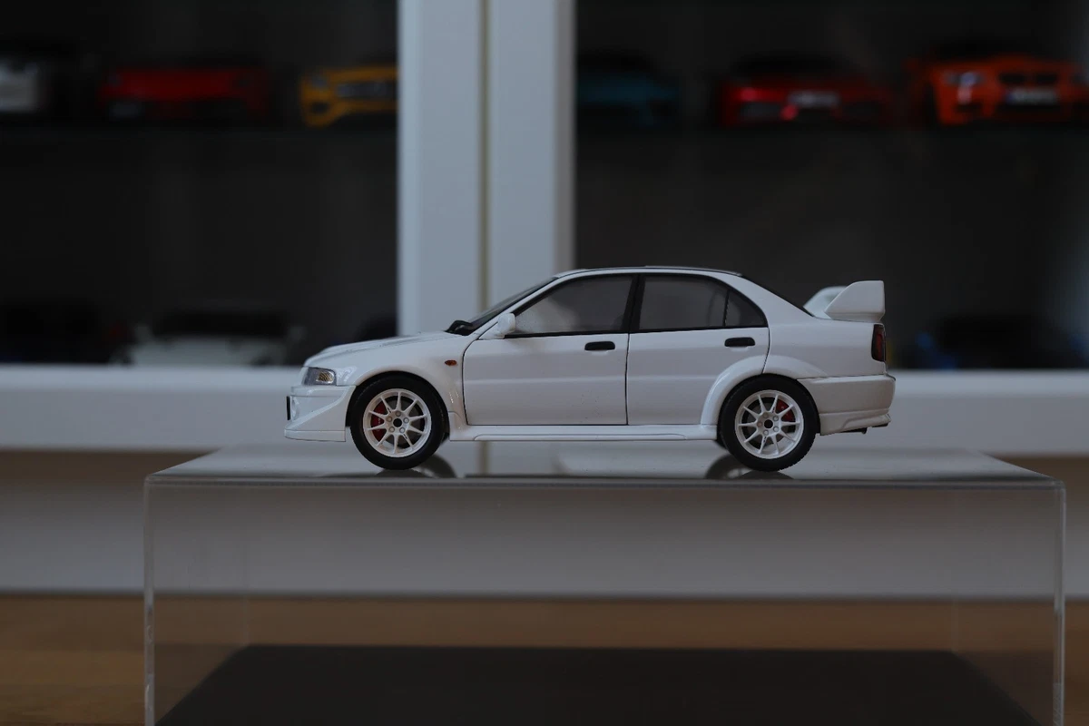 Sunstar 5822 1/18 Ölçek, Mitsubishi Lancer Evolution X, Kırmızı Metalik