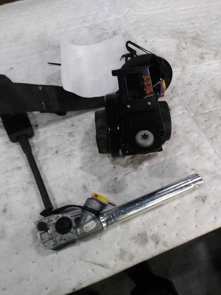 Used Front Left Seat Belt Front fits: 2018 Buick Enclave bucket driver retractor - Image 2 of 4