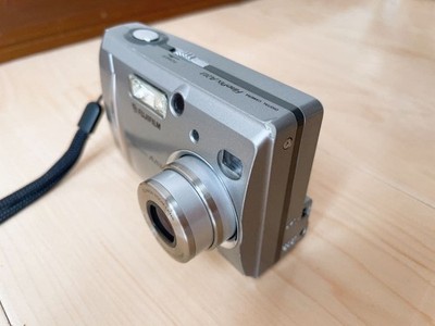 Fujifilm FinePix A203 Digital Camera Tested with Accessories Box