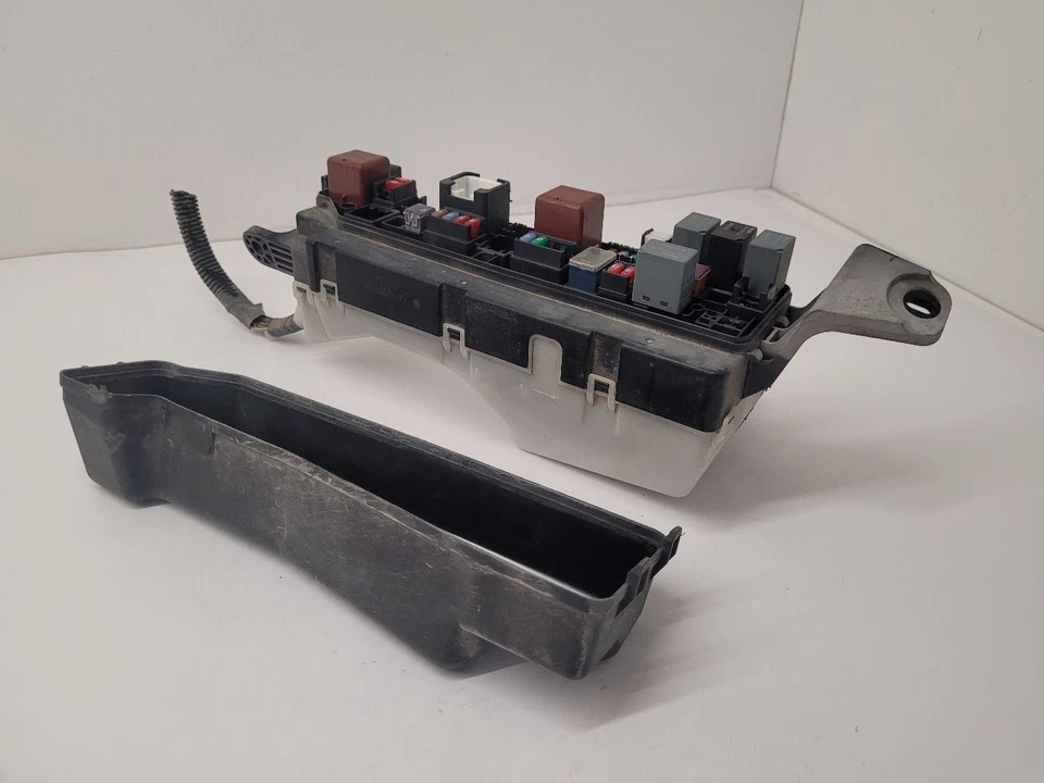 2003-2004 TOYOTA COROLLA Fuse Box Engine 8274102040 - Image 2 of 4