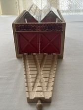 Thomas  Friends Wooden Train THE WORKS DOUBLE ENGINE SHED 1997 VGUC Clickety