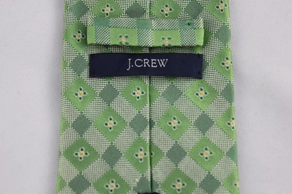 Corbata de seda J CREW. Llamativo verde con floral amarillo en caja. Foto 3 de 3