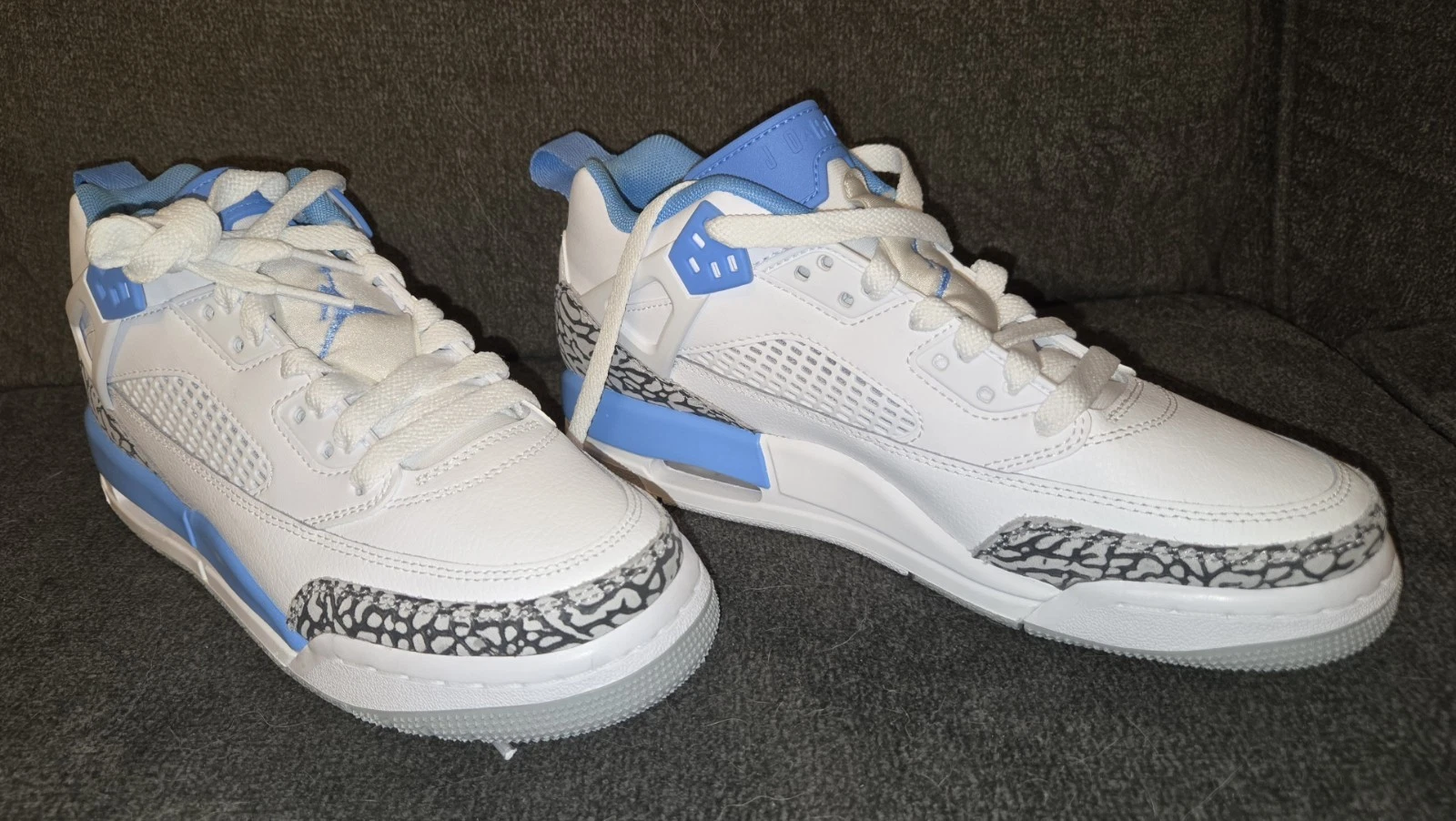 Jordan Spizike Low White University Blue grigio lupo 6 5 anni (donna 8)