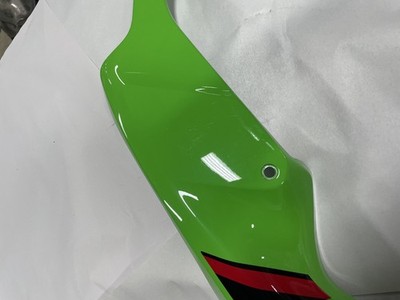 22-24 KAWASAKI NINJA ZX10R RIGHT UPPER MID SIDE FAIRING COWL 55028
