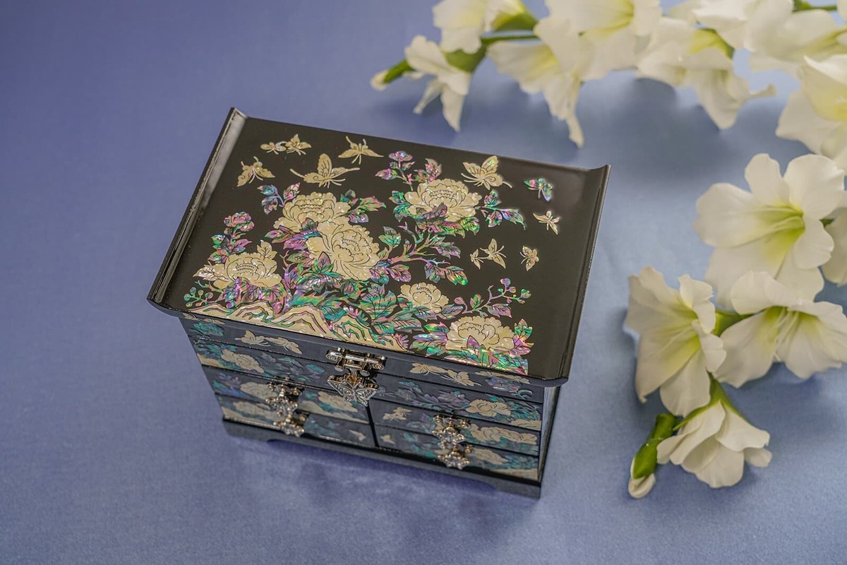 February Mountain Mother Of Pearl Jewelry Organizer Produktbild-Vorschau 4