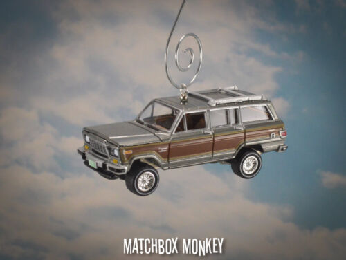 Stile Vintage 1981 Personalizzato AMC Jeep Wagoneer Limitato 4x4 Ornamento Natale 1/64 - Foto 1 di 9