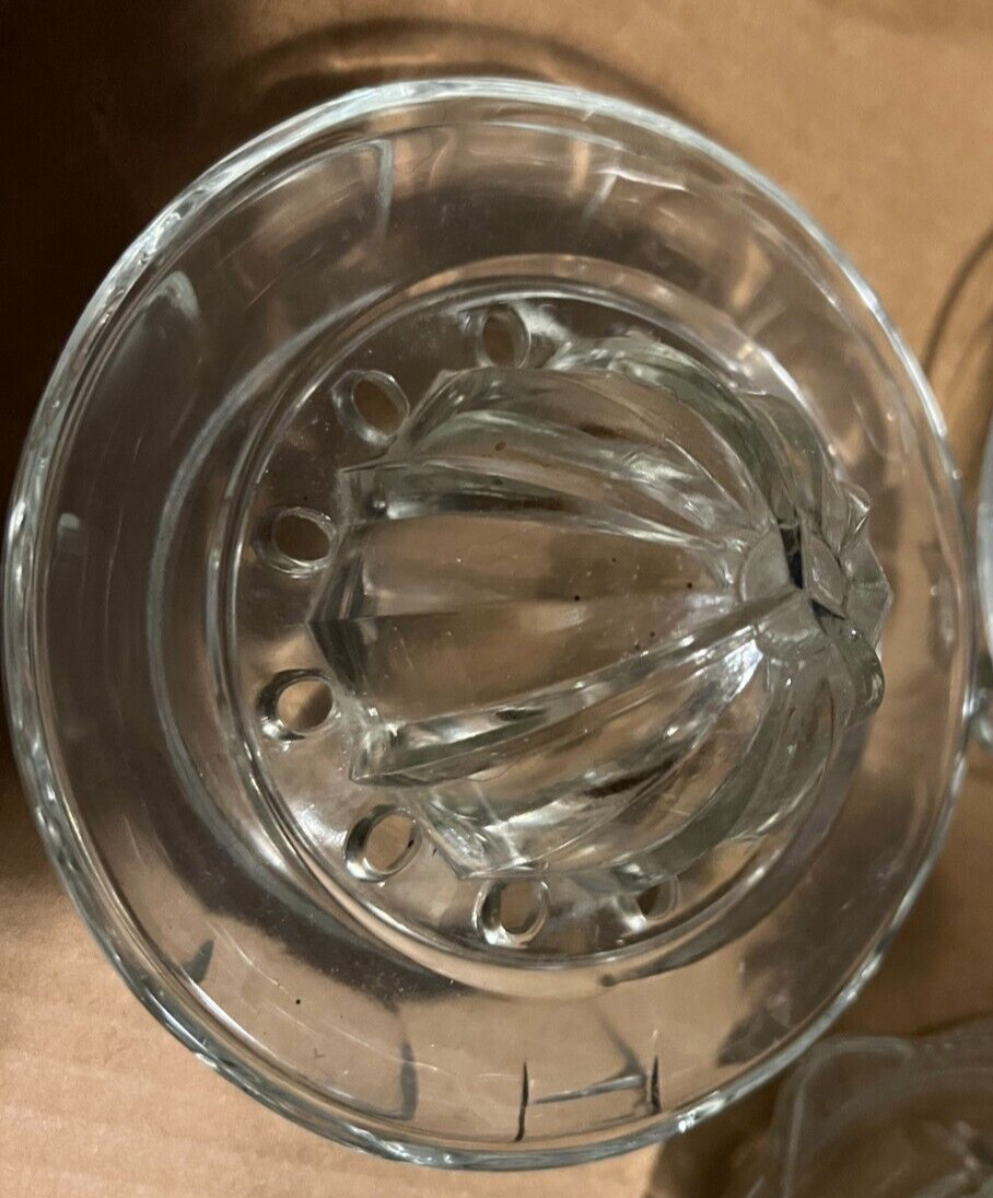 CLEAR GLASS JUICER---BOTTOM HOLES TO DRAIN--WITH BOWL----VIN
