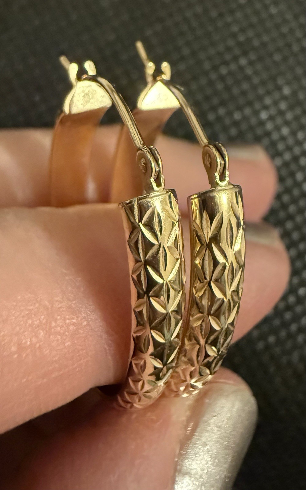 2.25g 14k Solid Yellow Gold Patterned Elongated  … - image 3