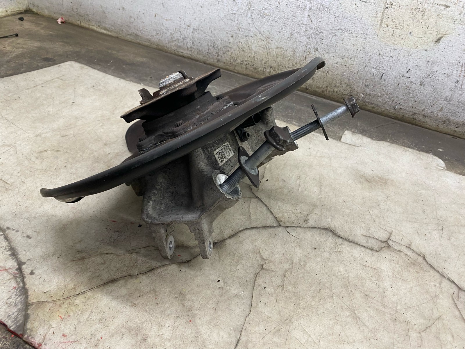 2015-2020 BENTLEY BENTAYGA OEM RH REAR RIGHT SPINDLE KNUCKLE W/ WHEEL HUB *109K*