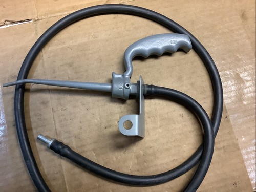 D513 Oiler Handle And Hose - Picture 3 of 5
