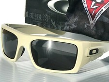 NEW Oakley DET CORD Desert Tan Galaxy POLARIZED Black Grey Sunglass 9253
