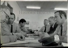 1971 Press Photo Jim Morse interviews prison guards at Walpole State Prison