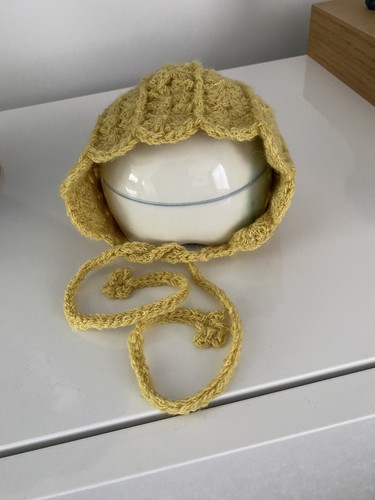 New Handmade 0-6 months Girls Crochet Shell Stitch Bonnet Baby . - Picture 2 of 7