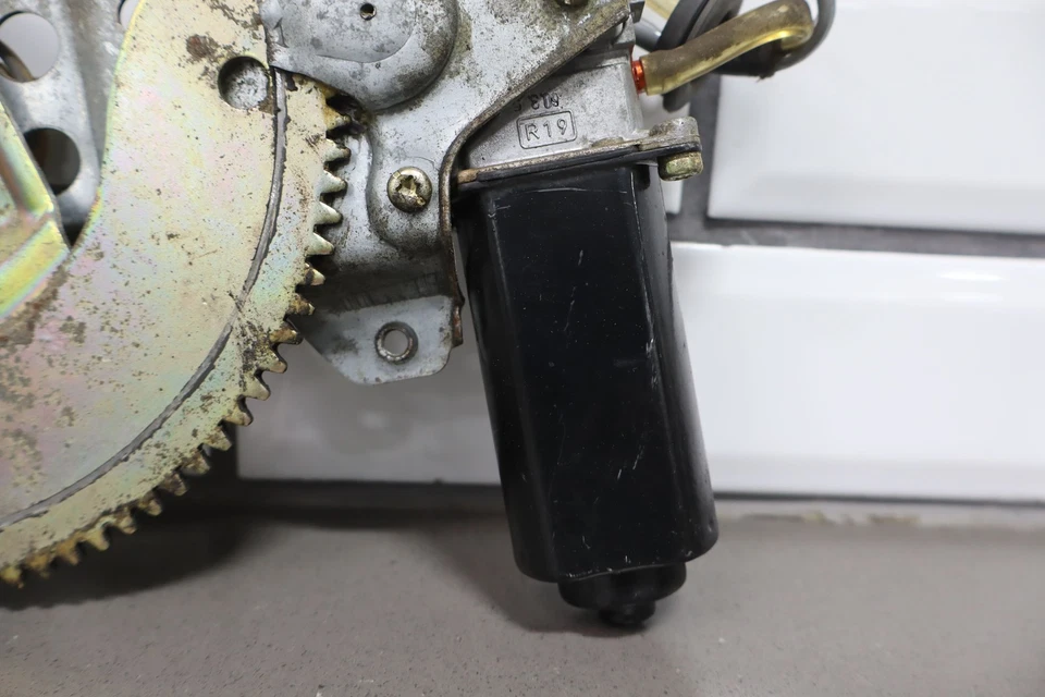 Regulador ventana trasera derecha Toyota Celica 1984-1985 convertible Foto 3 de 4