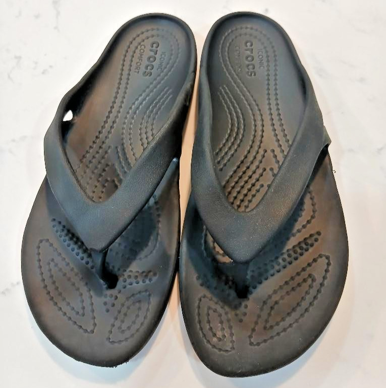 Crocs Iconic Comfort Black Flip Flops Marble Accent Women’s Sz 6