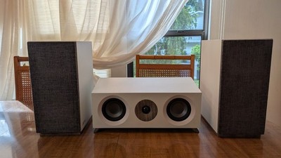 Jamo S 803 2 bookshelf speakers and the center speaker wired