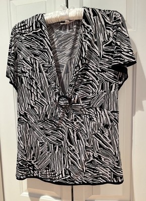   ️JM Collection Women's - 2X Black&White V-Neck LT. WT. Stretchy Top EUC