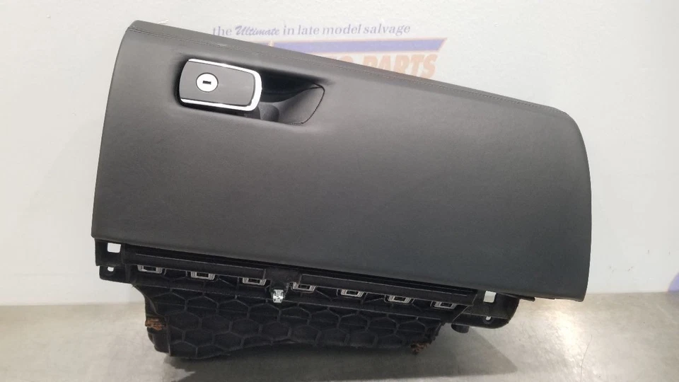 16 宝马 M4 F83 手套盒黑色 — 第 2/4 张图片