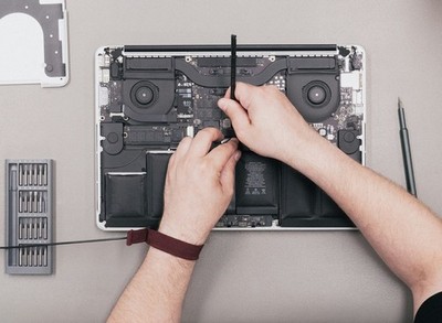Apple MacBook Pro 13'' Touch Bar A2159 Akku tauschen