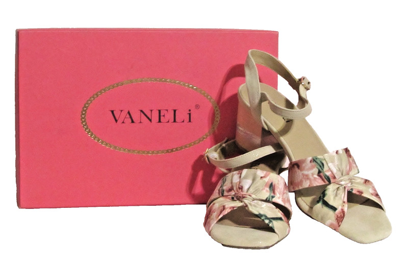 NEW  Ladies VANELI Beige Floral Leather Sandal Heels Shoes 9 1/2 M 9.5 Orig $175