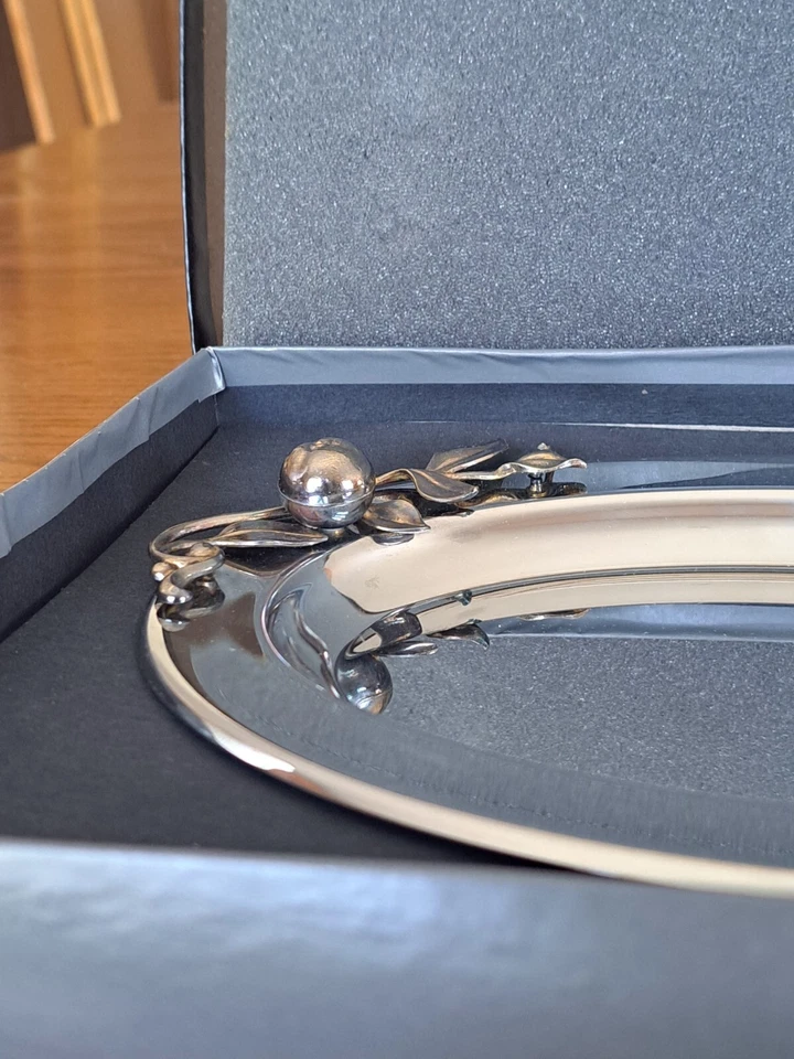 Oneida 18/8 Stainless W/ Gold Electroplate Oval 9"x7" Apple & Twigs Serving Tray - Image 4 of 4