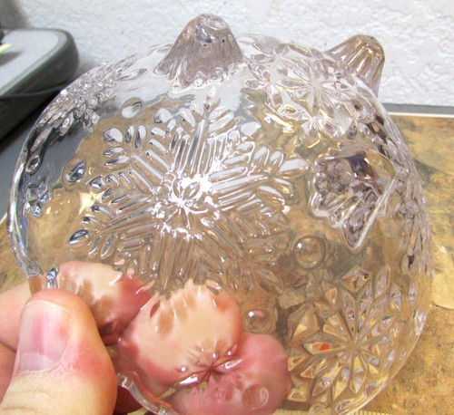 Mikasa crystal footed snowflake design Candy dish, 6 x 2.75 inches, home decor - Picture 3 of 4