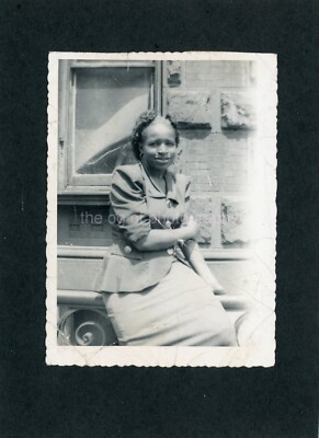 MID CENTURY WOMAN Vintage FOUND DISTRESSED bw PHOTO ON BACKING PAPER 410 LA 85 H