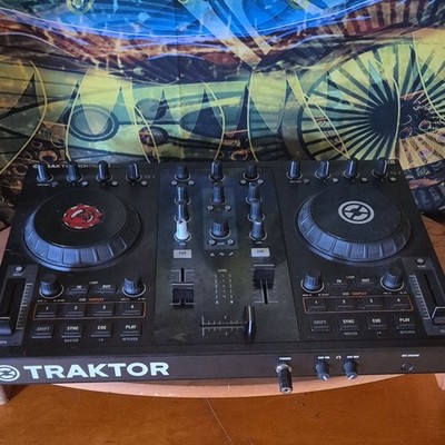 Native Instruments Traktor Kontrol S2 2-Deck/2-Kanal DJ-Controller USB schwarz