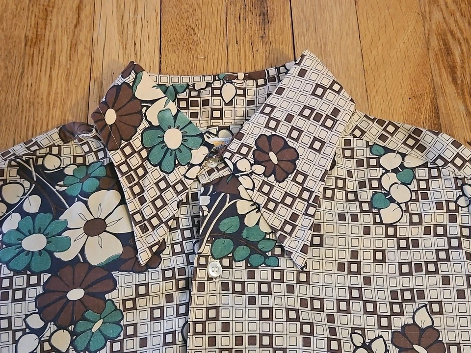 Vintage Mens Wear 1970s Psychedelic Flower Power Floral Button Up Shirt  - Image 2 of 4