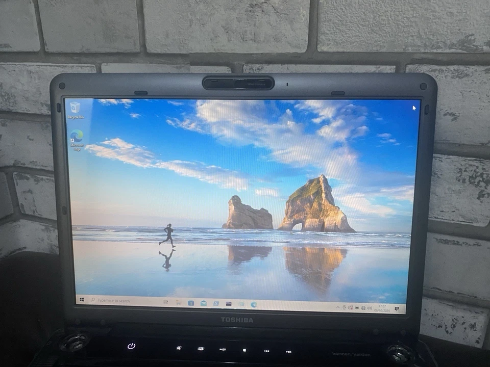 TOSHIBA SATELLITE A300 15.6" LAPTOP CORE 2 DUO WEBCAM 3GB RAM 240GB WIN 10 - Image 3 of 4