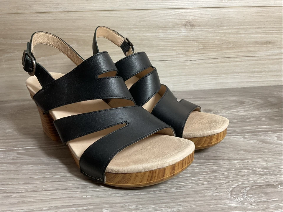 Sandalia para mujer Dansko Ashlee cuero negro cuero de becerro bruñido talla 40 Foto 2 de 4