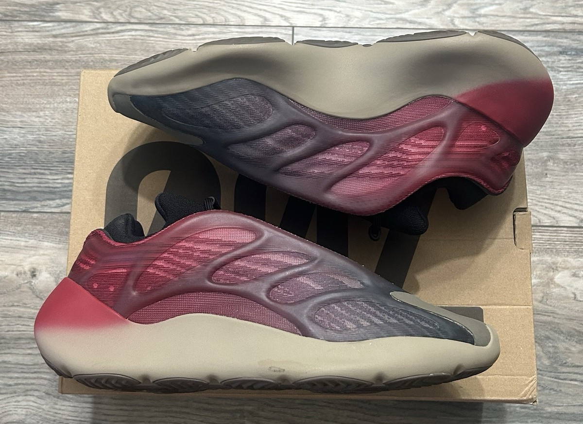 adidas Yeezy 700 V3 Fade Carbon Size Used Once With Box