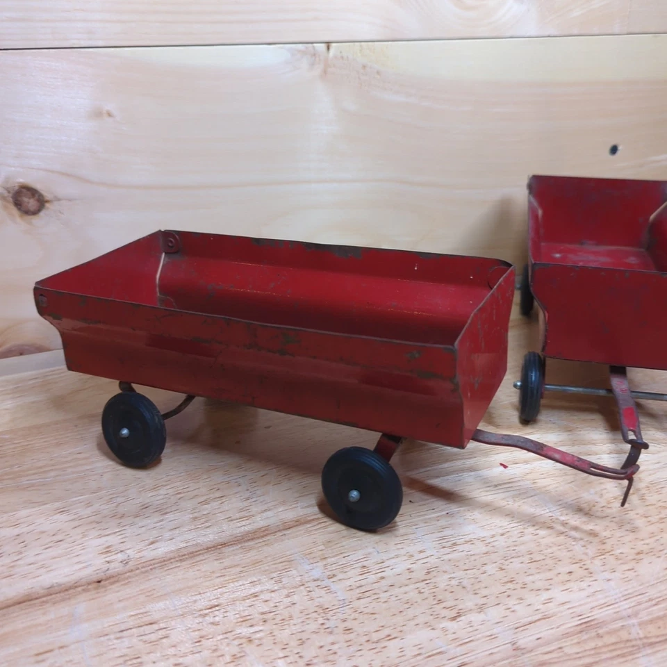 Vintage ERTL Red Flare Box Wagon Farm Toy Set Of 2 - Image 2 of 4