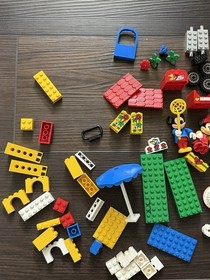 LEGO Mickey Mouse: Minnie's Birthday Party (4165) Missing 4 legos - NO BOX**