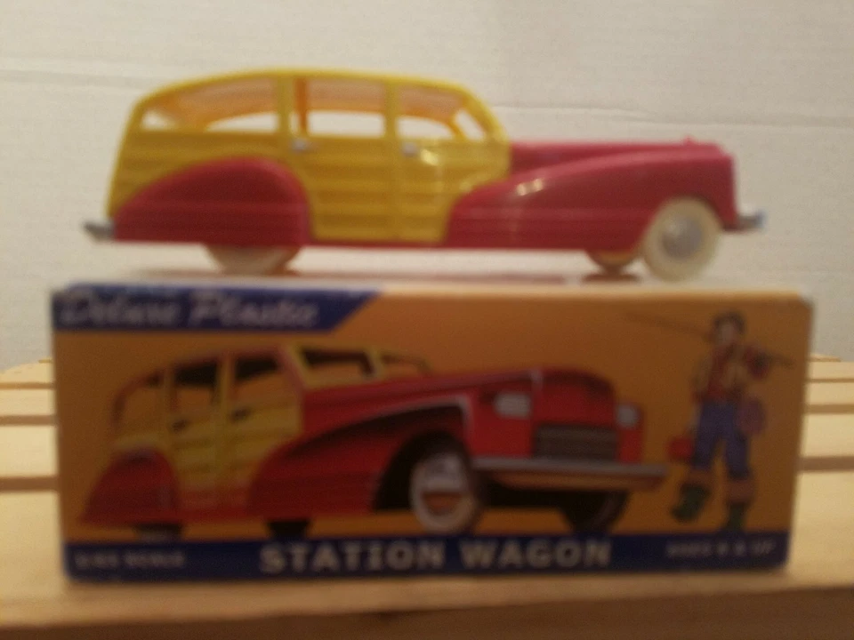 NOSTALGIC DIMESTORE DREAMS PLASTIC NO.20060 STATION WAGON WOODY 1:43 SCALE CAR - Image 2 of 4