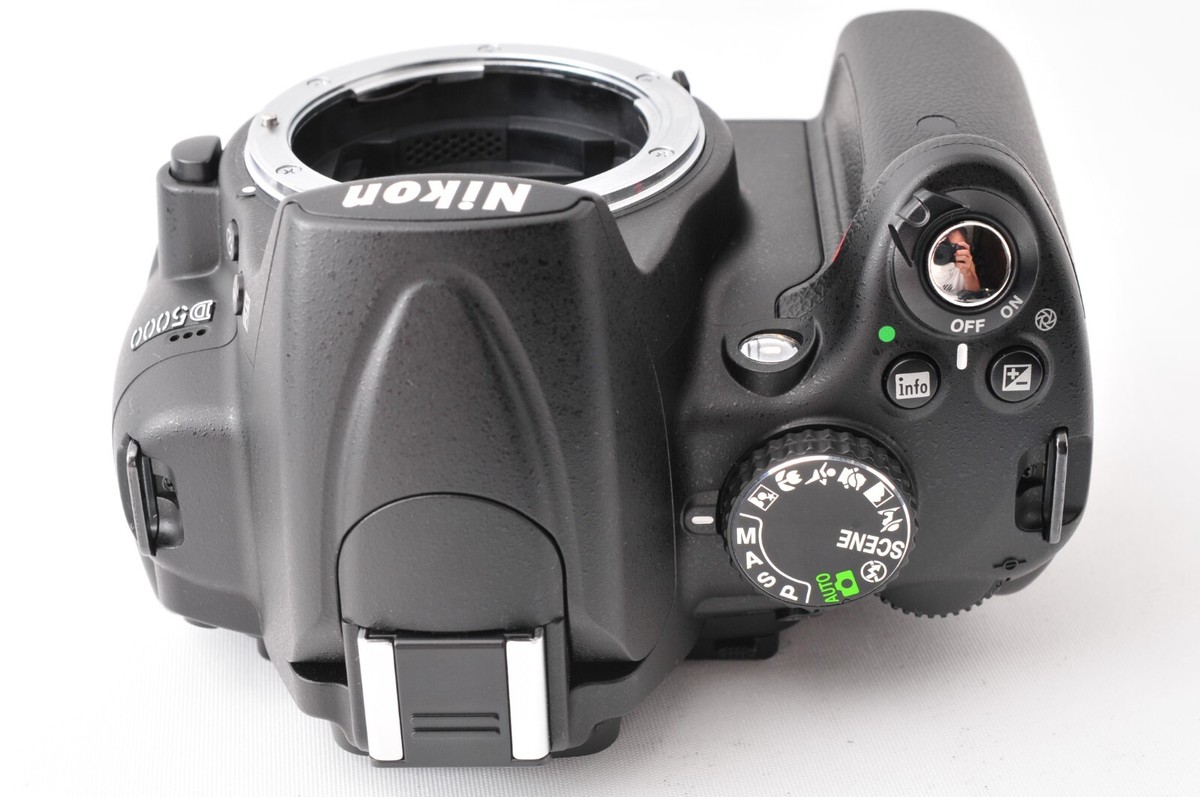 Mint] Nikon D5000 12.3MP Digital Camera 1412shots w/ 18-55mm 55