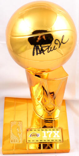 Mini trofeo de la NBA autografiado de 12"" Magic Johnson Los Angeles Lakers-Beckett con holo - Imagen 4 de 6