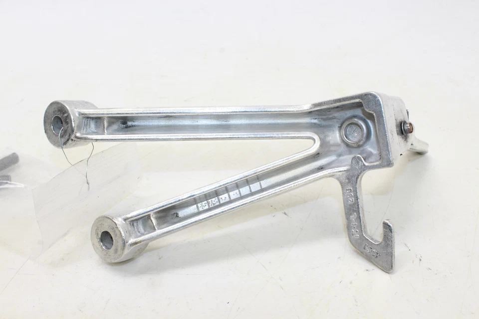 Peg traseiro esquerdo traseiro passageiro Suzuki Gsxr750 2005 - Imagem 4 de 4