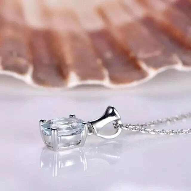 Hermoso Colgante Aguamarina Simulada Corte Ovalado con Cadena Chapado en Oro Blanco 14k Foto 4 de 4