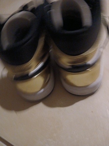 Nike Air Jordan 1 Mid SE "Metallic Gold" Sneakers Size 10 Used Good Some Scuffs - Picture 6 of 15