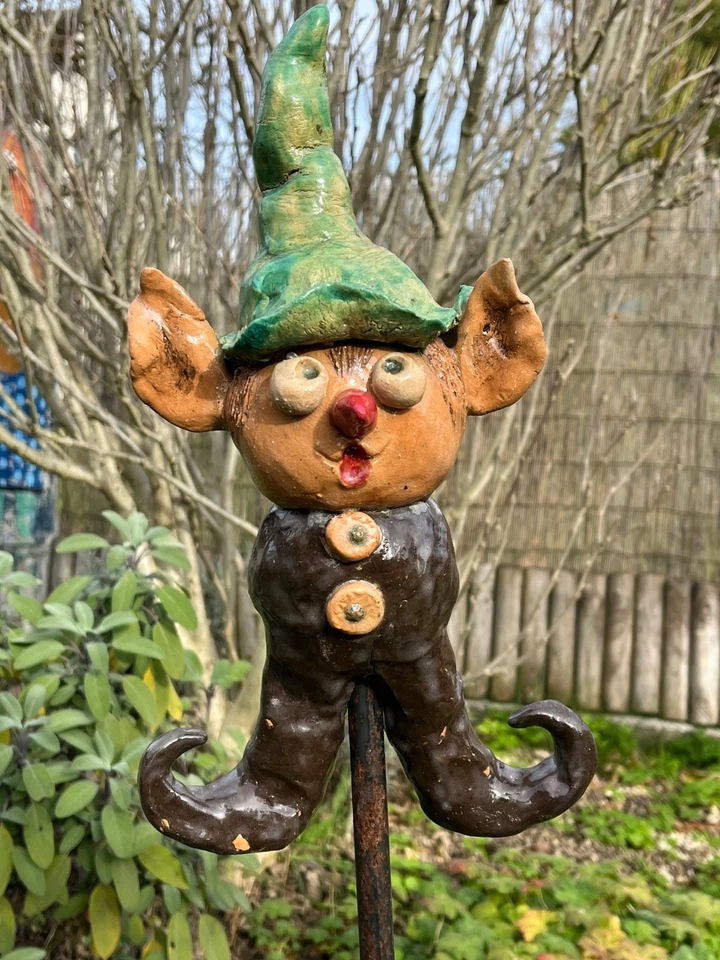 Zwerg Gnom mit Ohren Gartenkeramik Gartenstele Keramikskulptur - Bild 4 von 4