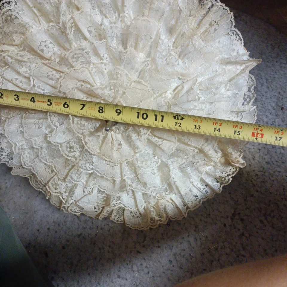 Paraguas de encaje blanco de 16" en muy buen estado - tal cual - boda novia elegante - con caja Foto 2 de 4