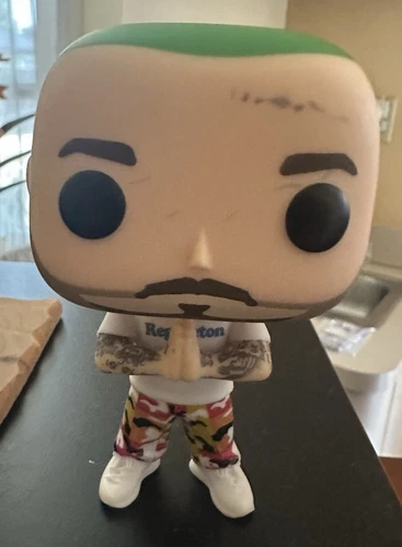 Funko Pop! J Balvin (Limited Edition) Chase #136 .  Green Hair Variant.